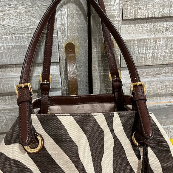 Authentic Michael Kors Animal Print Canvas Tote EUC! - Picture 4 of 12
